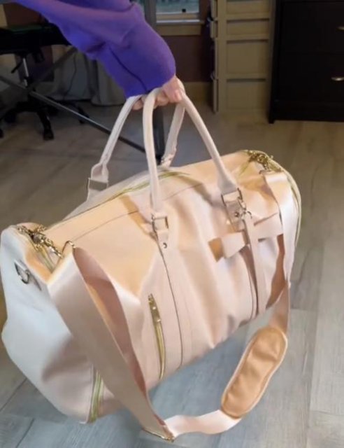 Claire P. — Elvena travel bag